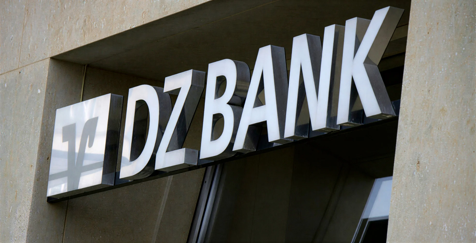 DZ Bank Joins Qivalis to Launch Euro Stablecoin
